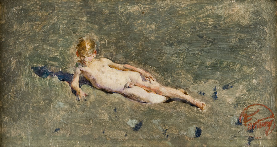 Niño desnudo en la playa de Portici
