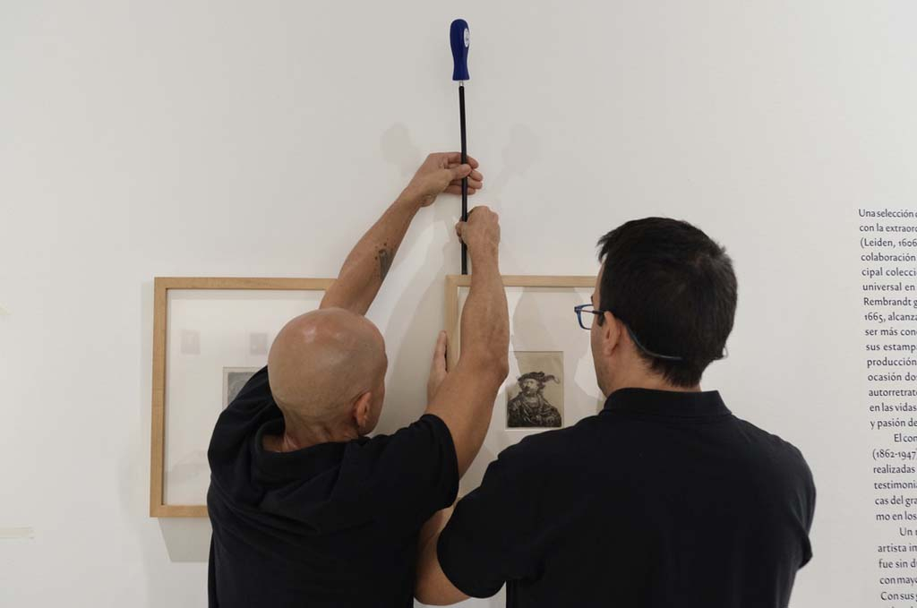 Montaje exposición "Rembrandt grabador"