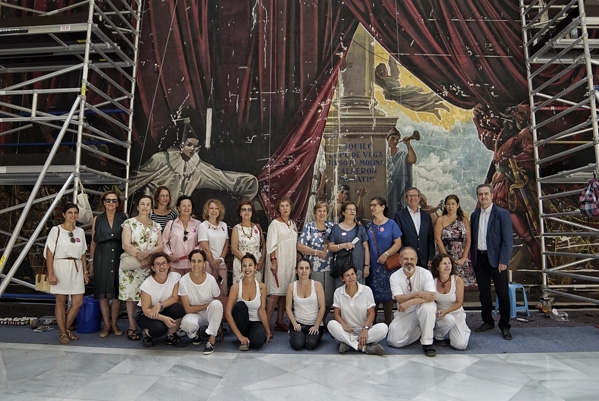 Visita de los Amigos del Museo a los trabajos de restauración del telón del Cervantes